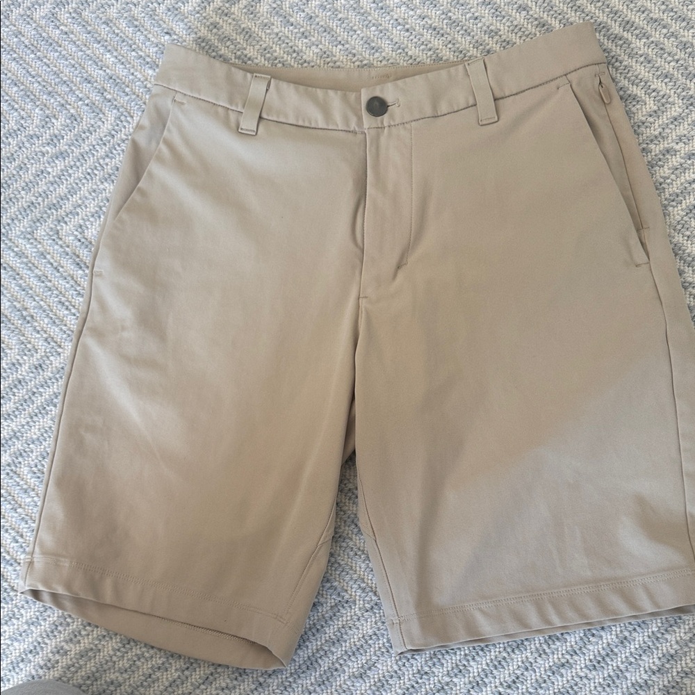 Men’s Lululemon ABC Classic Fit Khaki 9” short